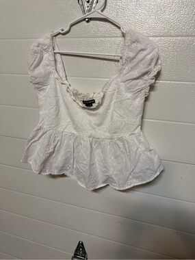 Feminine White Eyelet Peplum Puff-Sleeve Blouse